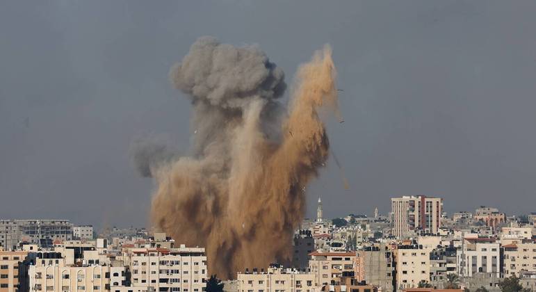Israel contra-atacou Gaza com bombardeios contínuos