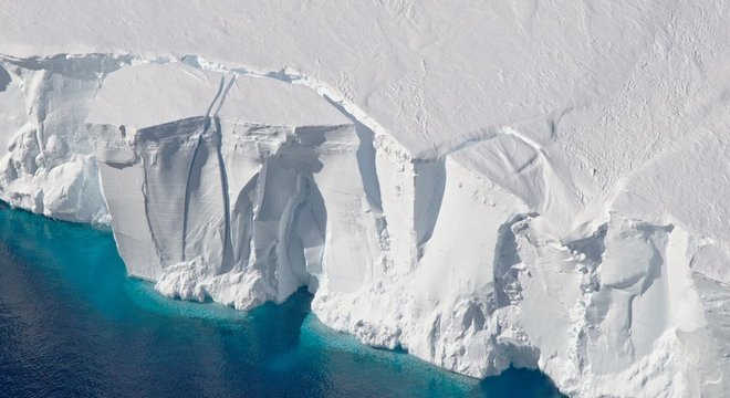 Cientistas fizeram um levantamento da massa do manto de gelo antártico no período de 1992 a 2017