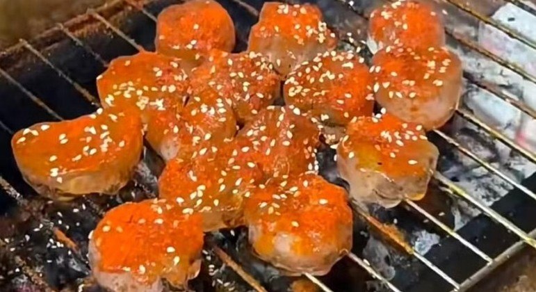 Comeria essa iguaria de rua feita com gelo e temperos grelhados?