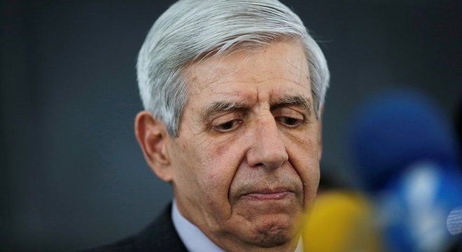 Heleno se esquivou de comentar críticas feitas por filho do presidente