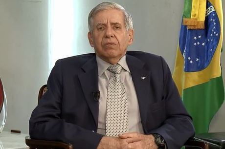 "Bolsonaro sempre foi contra o terrorismo", diz Heleno
