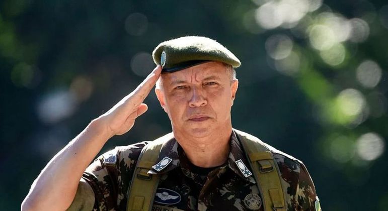 General Júlio César de Arruda será substituído por Tomás Miguel Ribeiro Paiva