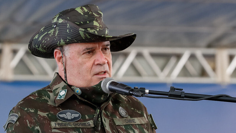 Ex-comandante do Exército diz que minuta apresentada por Bolsonaro era igual à encontrada com Torres