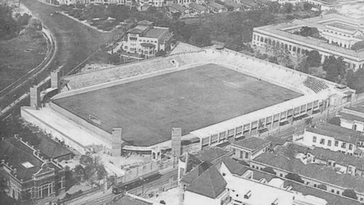 General Severiano - O campo foi construído em 1912 e inaugurado em 1913 para ser a casa do Botafogo. Acabou sendo demolido quando o clube perdeu a posse do terreno, na década de 1970. Sua última partida ocorreu em 1974. Construído novamente, abriga o CT do Fogão