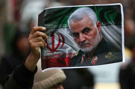 Irã planeja vingança contra EUA por morte de comandante

