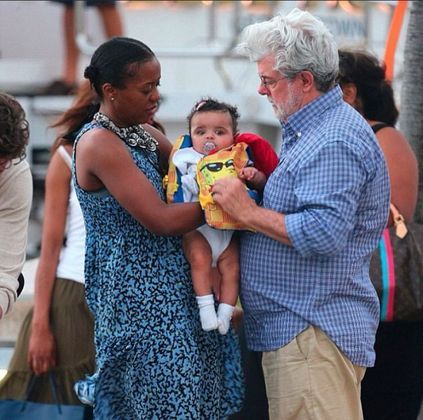 George Lucas: o diretor da saga clássica de “Star Wars” foi pai aos 69 anos. Everest Hobson Lucas nasceu em 2013, por meio de barriga de aluguel. O cineasta já tinha três filhos adotados, frutos de relacionamentos passados.