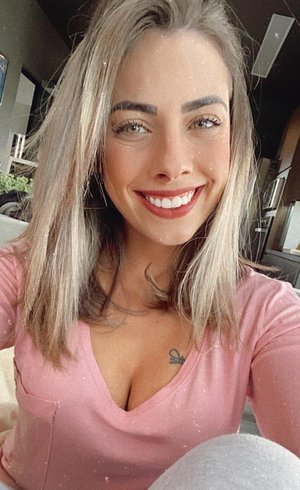 Atualmente, jovem trabalha na empresa do namorado e recebe perguntas frequentes sobre o período em que se tornou meme