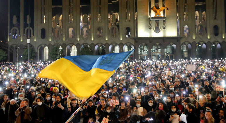Milhares saíram às ruas na Geórgia contra a guerra e em apoio à Ucrânia