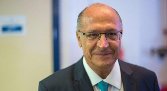 Pouco conhecido fora de São Paulo, Alckmin padeceu por não representar 'o novo'