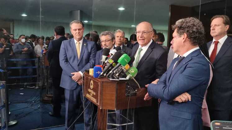 Geraldo Alckmin durante apresentação da PEC da Transição ao relator-geral do Orçamento no Senado - 16.11.22
