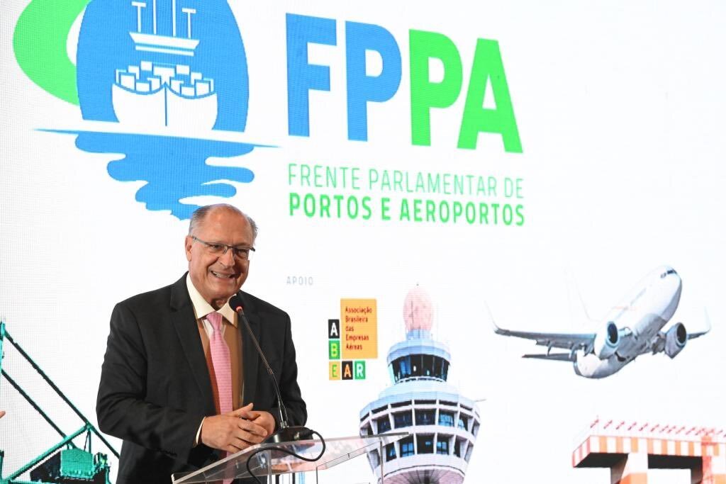Geraldo Alckmin participa do lançamento da  Frente Parlamentar de Portos e Aeroportos