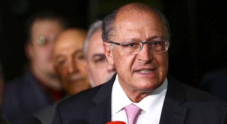 Geraldo Alckmin, vice-presidente eleito e coordenador da transição