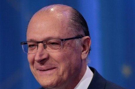 Alckmin promete priorizar educação básica