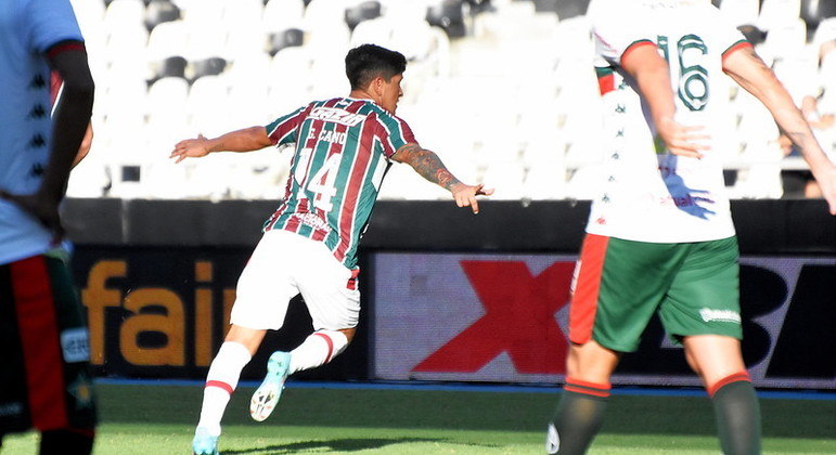 Germán Cano, do Flu, comemorando o gol da vitória por 1 a 0 sobre a Portuguesa-RJ