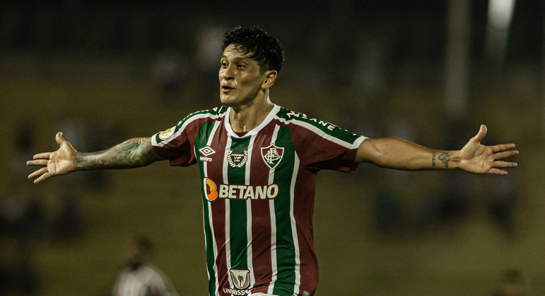 Germán Cano comemorando o segundo gol  no duelo entre Fluminense e Athletico-PR