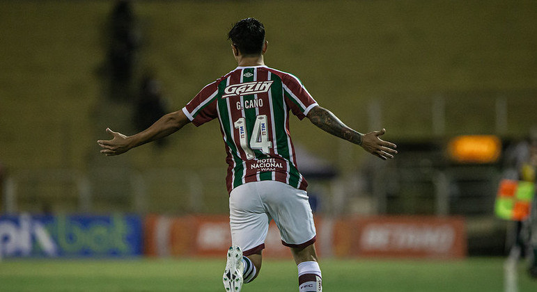 Germán Cano comemorando gol durante o duelo entre Fluminense e Athletico-PR, pelo Campeonato Brasileiro