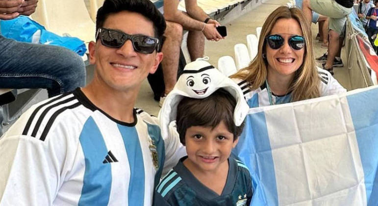 Germán Cano acompanha com a família a derrota da Argentina para a Arábia Saudita na Copa do Mundo