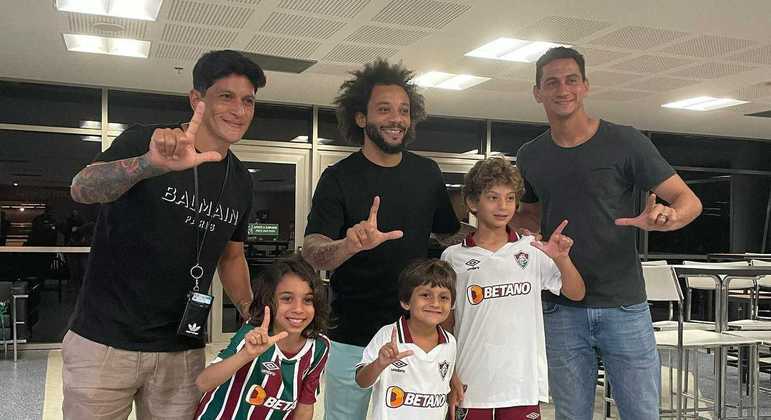 Germán Cano, Marcelo, Ganso e seus filhos na apresentação do lateral no Fluminense