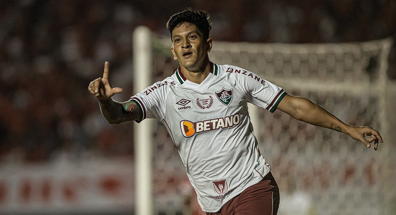 German Cano fez o gol que abriu caminho para o Fluminense no Serra Dourada