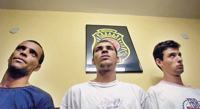 Dimas, Luzimar e Vitor no momento da prisão, em agosto de 1998