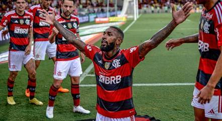 Gerson comemora um dos oito gols do Flamengo contra o Maringá pela Copa do Brasil