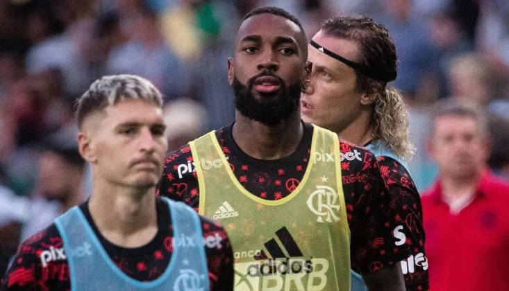 5. Brigas no elenco Menos de três semanas depois da agressão a Pedro, Gerson e Varela brigaram no treino. O lateral fraturou o nariz após levar um soco do meia, mas os dois se entenderam pelo 'bem do coletivo'