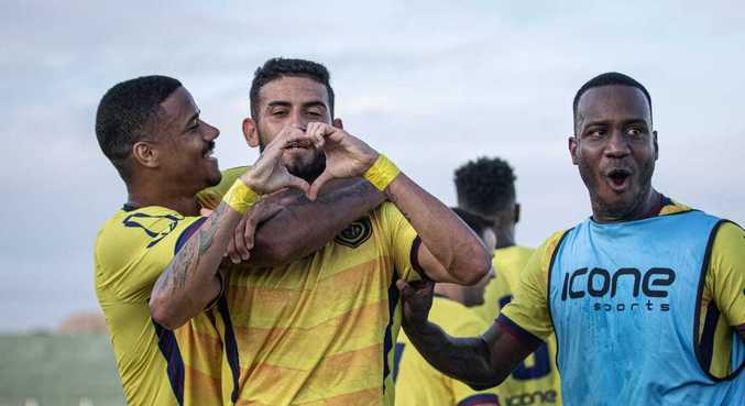 Gian comemora o gol que deu
 a vitória ao Madureira contra o Boavista