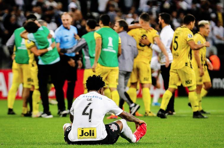 Gil, vai roubar o Corinthians até quando?' Organizadas têm acesso ao hotel  do Corinthians. Jogadores apavorados. Medo de agressões - Prisma - R7 Cosme  Rímoli