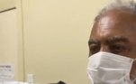 O cantor e compositor Gilberto Gil, de 78 anos, foi vacinado contra a covid-19 no dia 10 de março. O músico foi imunizado contra a doença com a 1ª dose da Coronavac, no Quinto Centro de Saúde Professor Clementino Fraga, em Salvador, na Bahia