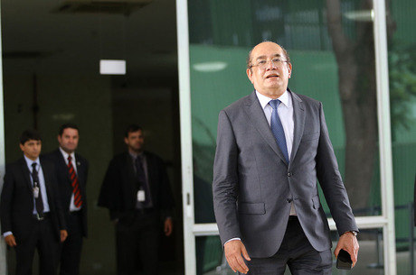 Mendes deixou o STF ainda de tarde para ir a Portugal