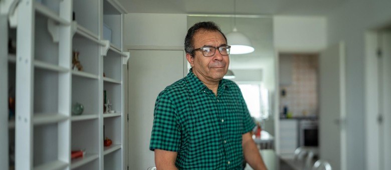 Gilvan de Souza, 54 anos, professor de Literatura readaptado na rede municipal (Cacalos Garrastazu/ eder content)