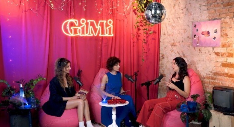 As irmãs gêmeas Giselle e Michelle Batista entrevistam Carolina Rossi, a 'Sweet Carol', sobre ASMR