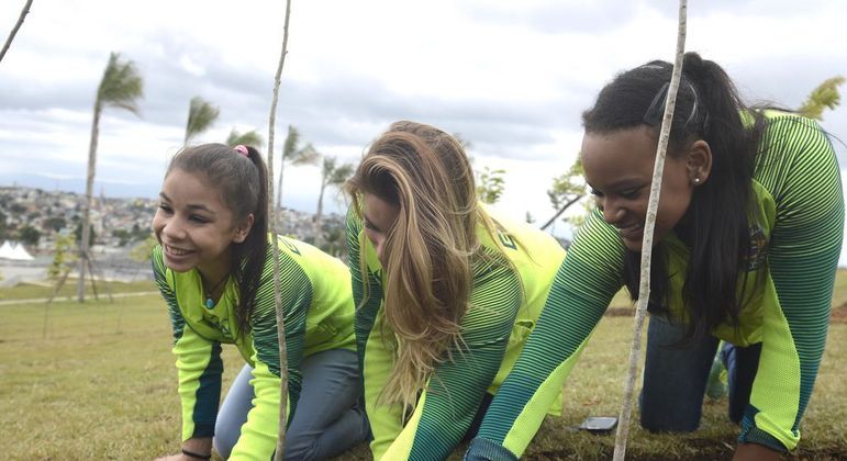 Ginastas olímpicas Flávia Saraiva, Jade Barbosa e Rebeca Andrade
