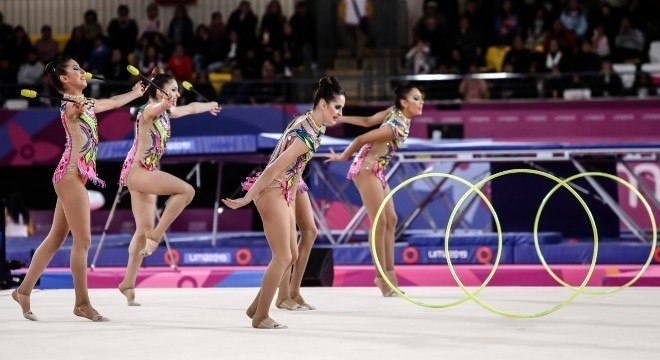 Quinteto brasileiro emociona público e conquista o ouro na ginástica rítmica