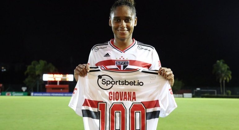Giovana é a primeira mulher na história  chegar aos 100 gols com a camisa do São Paulo