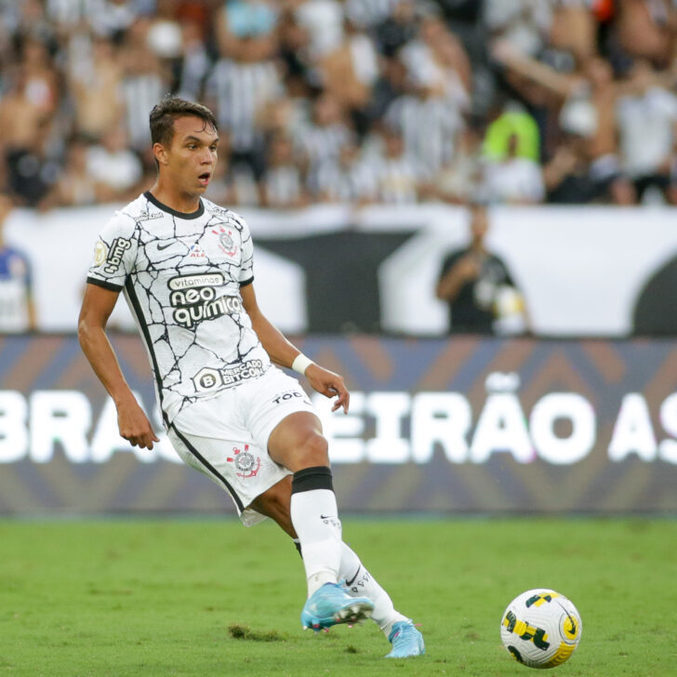 Atacante Giovane em jogo pelo Timão