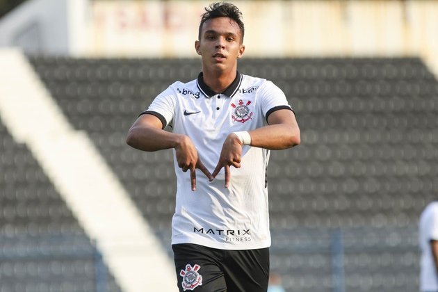 Giovane (Corinthians) — Atacante, o jovem de 18 anos chegou ao Timão no meio de 2021 e teve mais participações em gols do que partidas pelo sub-20.