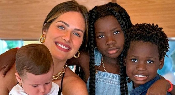 Presidente de Portugal se pronuncia após racismo sofrido por filhos de Gio Ewbank
