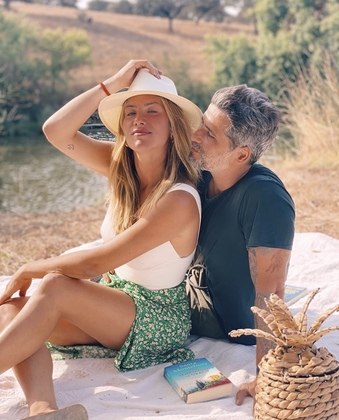 Bruno GagliassoO ator traiu Giovanna Ewbank há dez anos, durante o primeiro casamento dos dois. A apresentadora perdoou Bruno e deu uma segunda chance a ele. Atualmente, os dois seguem juntos e têm três filhos