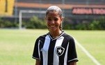 O Botafogo tem mais uma joia a ser lapidada em suas categorias de base. Giovanna Waksman, de apenas 12 anos, é o nome da vez em General Severiano e promete dar muitas alegrias ao torcedor botafoguense. Foi a garota que, no último final de semana, anotou um golaço contra o Vasco, driblando meio time e encobrindo o goleiro com uma cavadinha, e ganhou os noticiários esportivos