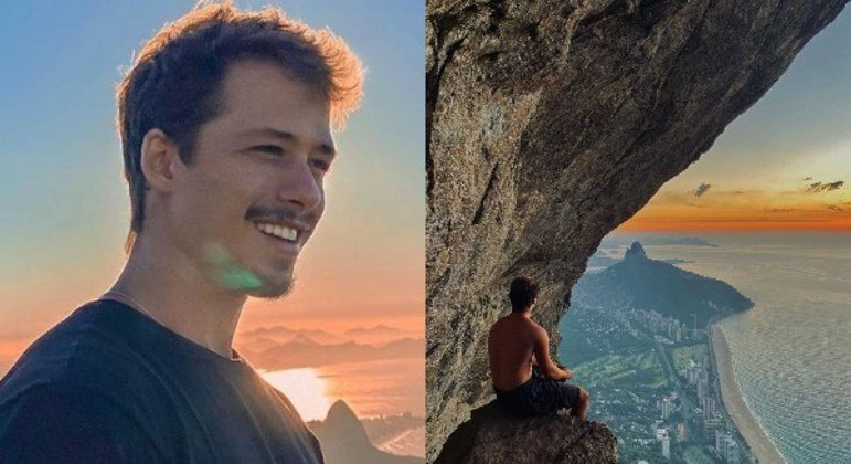 Ator aparece sentado em uma pedra e exibe vista paradisíaca da cidade
