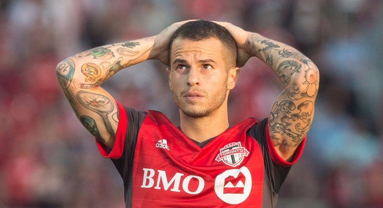 Sebastian Giovinco (atacante) - 34 anos - Sem clube desde agosto de 2021 - Último clube: Al Hilal - Valor de mercado: 1 milhão de euros (R$ 6,19 milhões)