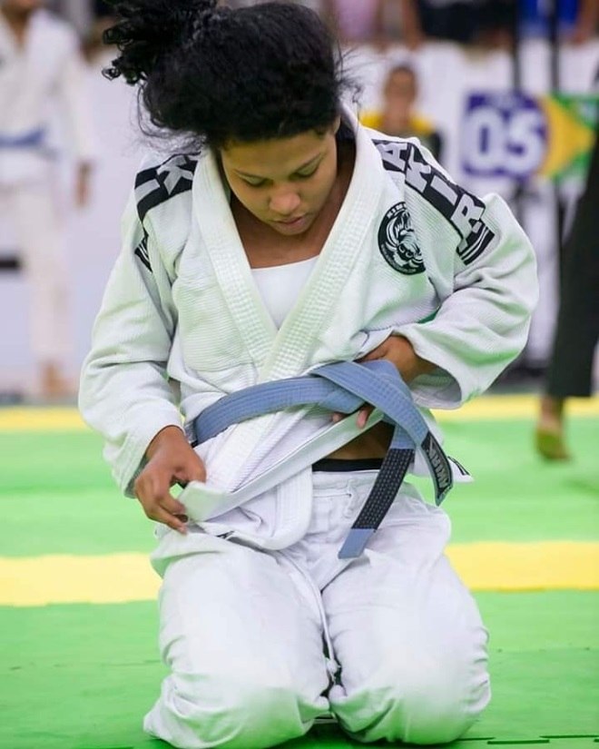 Brasileira que vendia trufas se torna campeã europeia de jiu-jitsu