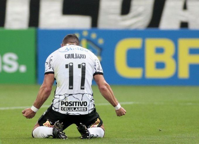 Giuliano marcou seu primeiro gol no Corinthians. Teve chance de fazer mais três