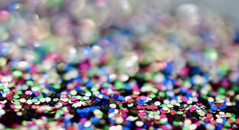 Glitter: "partículas de alegria" e "lixo do bem" impactando na vida marinha 