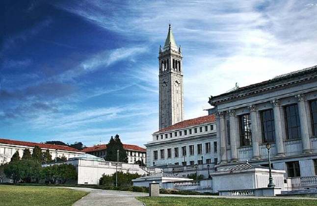 Globalmente, abre o Top 10 das melhores instituições de ensino superior, segundo o QS World, a Universidade da Califórnia, localizada em Berkeley, nos Estados Unidos, e fundada em 1868. 
