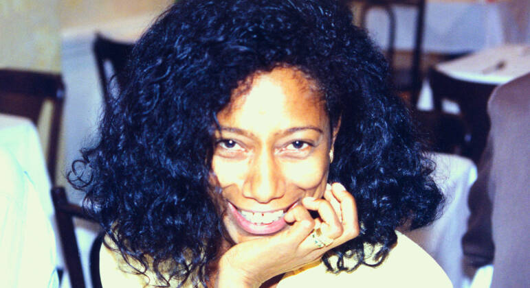 Gloria Maria foi a primeira repórter a entrar ao vivo e, em cores, no Jornal Nacional. Foi em uma reportagem em 1977. Ela foi um dos principais rostos do jornalismo da emissora