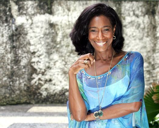 Gloria Maria em sua casa, no Leblon, no Rio de Janeiro, em 2005