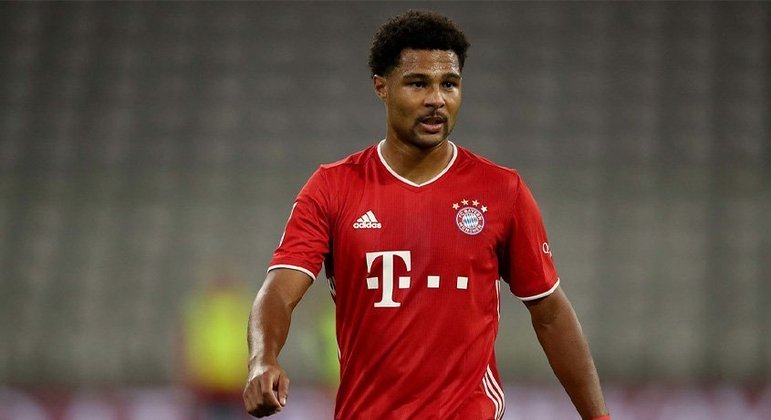 Gnabry: O Real Madrid monitora a situação de Serge Gnabry, atacante do Bayern de Munique, segundo o "Bild". O atleta tem contrato com o clube alemão até 2023 e uma renovação não parece próxima, uma vez que os bávaros não pretendem chegar na pedida salarial do jogador