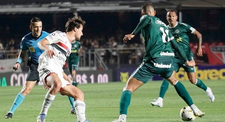 GOIÁS: SOBE - Pedro Raúl causou muito incômodo para o sistema defensivo do Tricolor, principalmente no primeiro tempo, e fez o gol do empate no segundo período. Tadeu também merece menção honrosa por defender um pênalti. // DESCE - Matheus Sales foi imprudente, cometeu uma penalidade boba que, mesmo não sendo convertida, podia ser tranquilamente evitada.